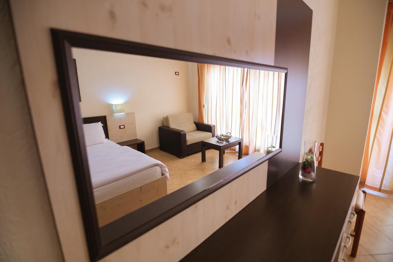Hotel Ibiza Голем Екстериор снимка